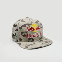 Embroidery Red Bull Flat Brim Baseball Cap Trucker Cap Men Women Four Season Outdoor Outdoor Casual Sport Visor Sunscreen Hat