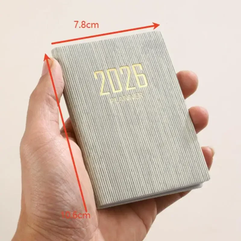 مواصفات A7 2026 كتاب مخطط باللغة الإنجليزية، كتاب جدول يومي صغير محمول للجيب، 60 ورقة، 120 صفحة تقويم أسبوعي رقيق