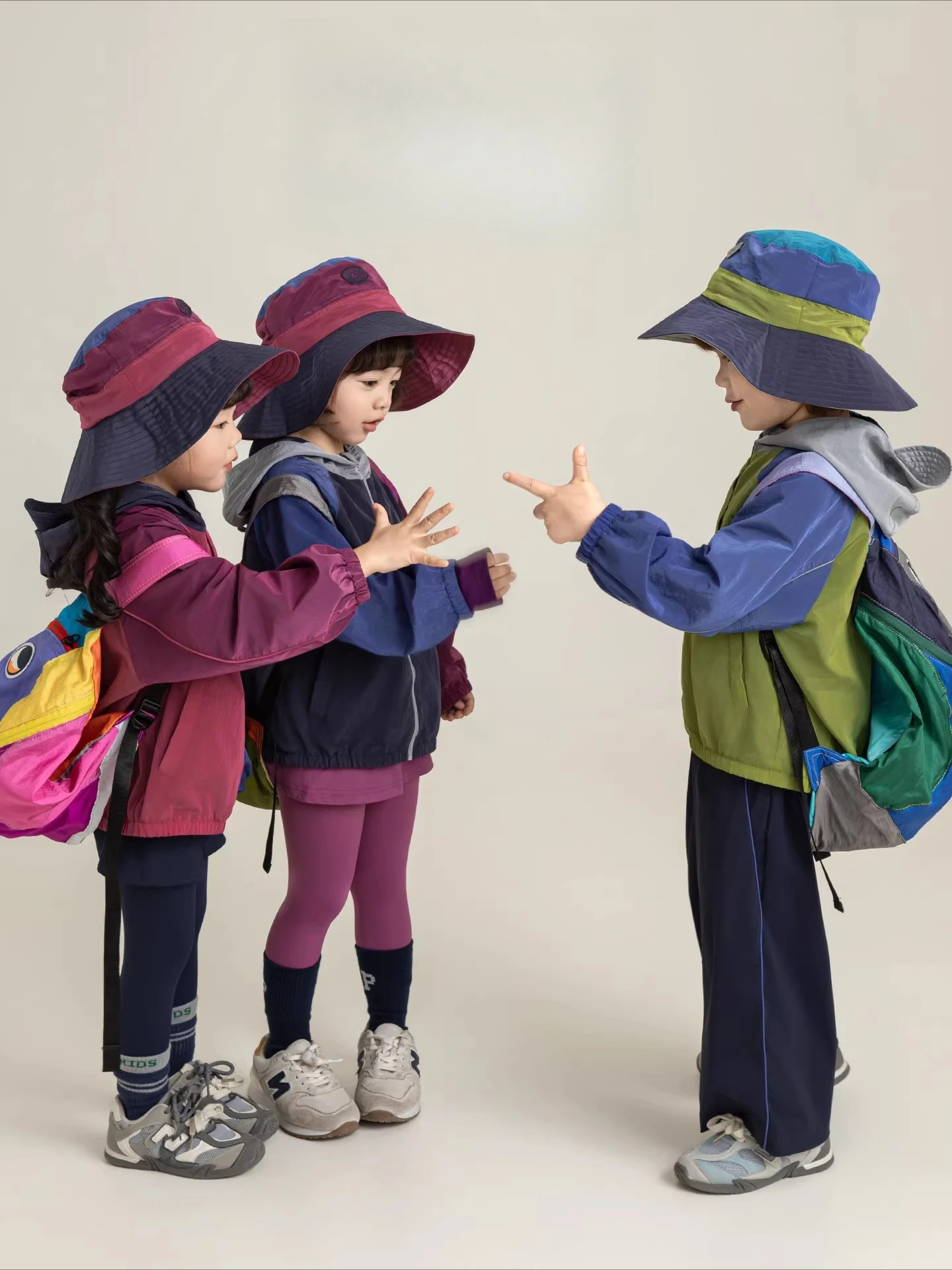 

Новая весенняя детская куртка для девочек 2026 года с капюшоном, цветными вставками, водонепроницаемая, для активного отдыха, легкая, для детей 2-10 лет