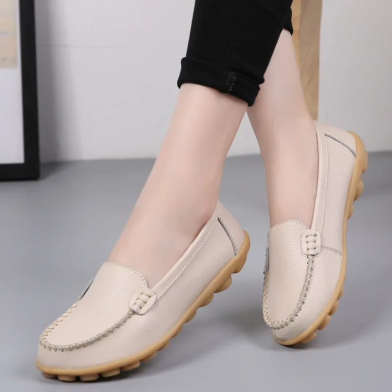 2023 New Women Round Toe Shallow Flat Shoes Leather Breathable Moccasins Women Boat Shoes Slip on Ladies Casual Shoes Size 34-44