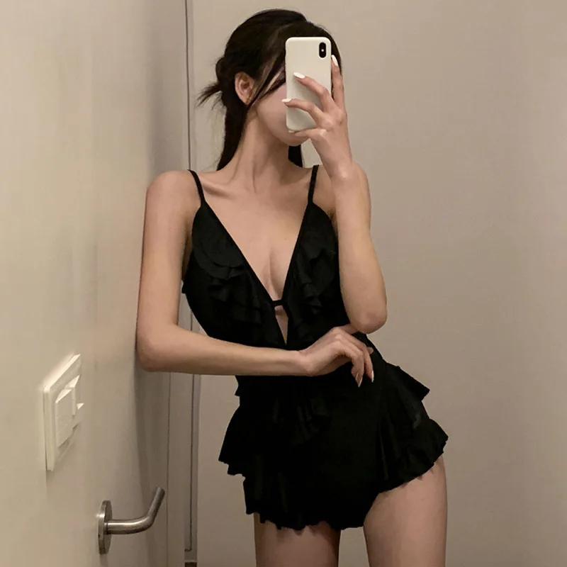 

2025 Women One Piece Swimsuit V Neck Korea Style Bandeau Swimwear Black Beach Wear Padded Bathing Suit Ruffle Monokini Summer