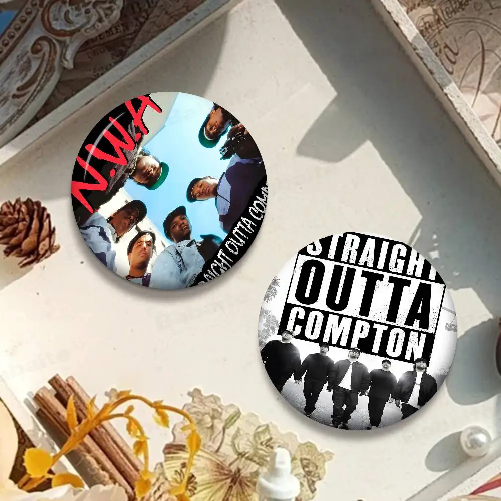 NWA الهيب هوب مغني الراب مستقيم Outta Compton ألبوم الموسيقى لينة زر دبوس هدية للأصدقاء شارة طوق بروش التلبيب دبوس معدني #1