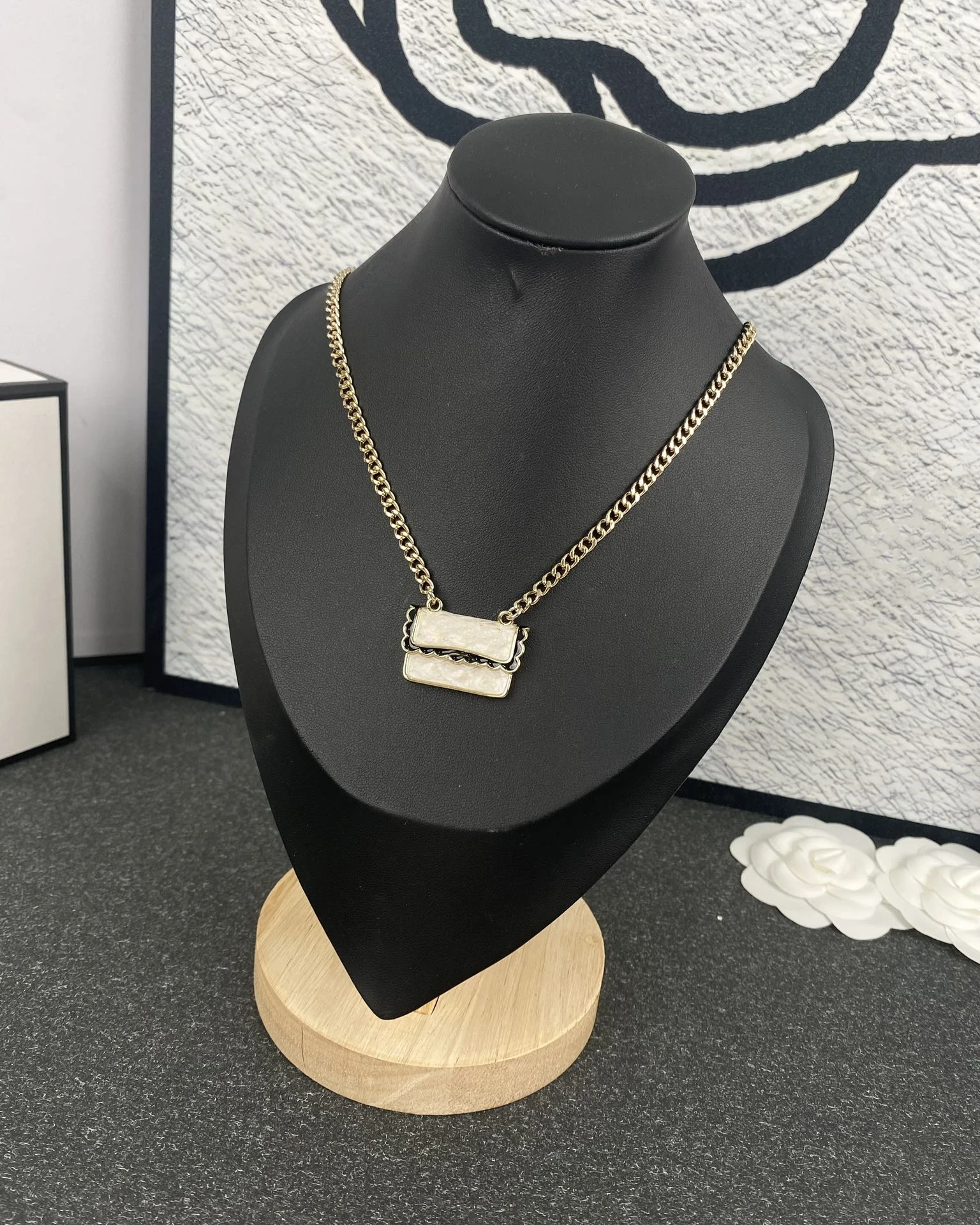 2024 Franse Hartvormige Designlichte Luxe Damesketting