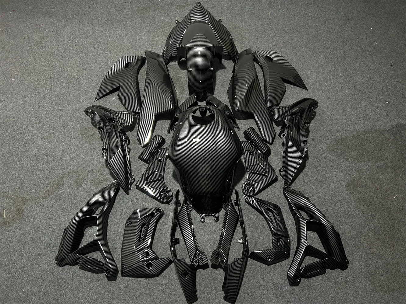 The new ABS fairing is suitable for the motorcycle Versys 650 KLE650 2021 2022 2023 2024 fairing body kit carbon fiber paint