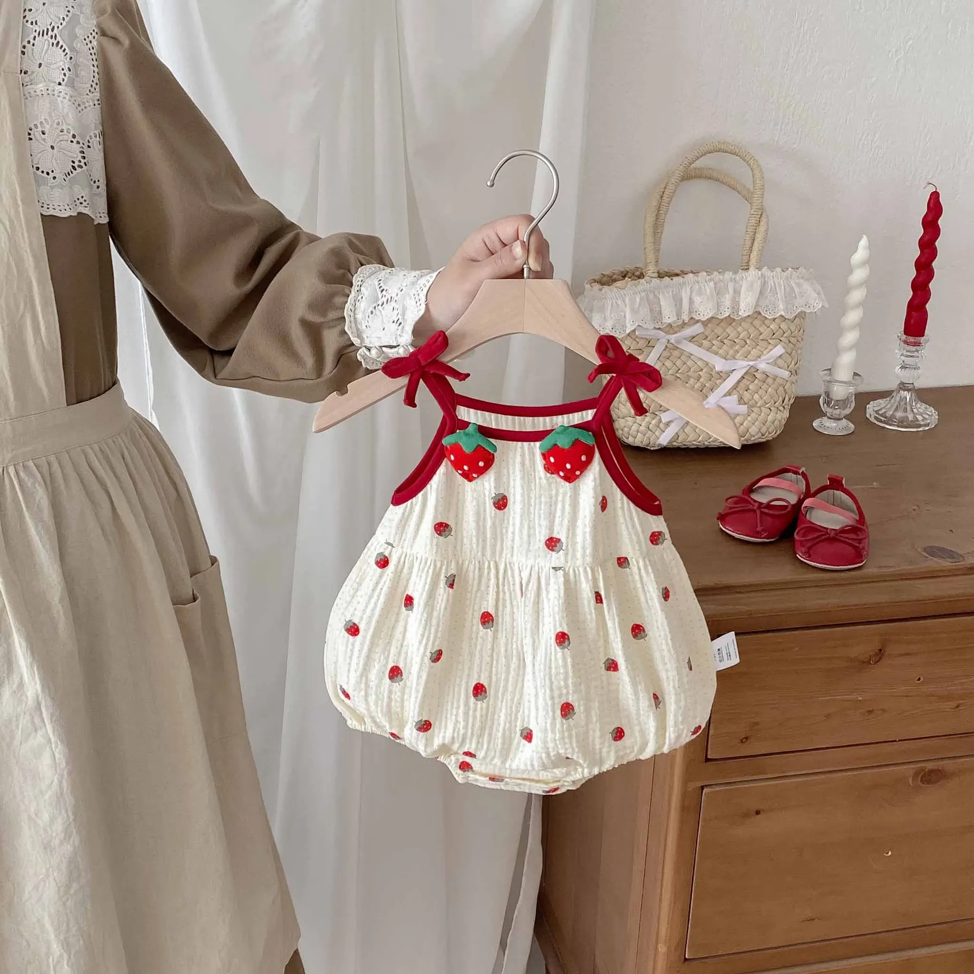 

Summer Baby Girls Clothes Sleeveless Baby Bodysuit Fashion Toddler One Piece Strawberry Print Outfit