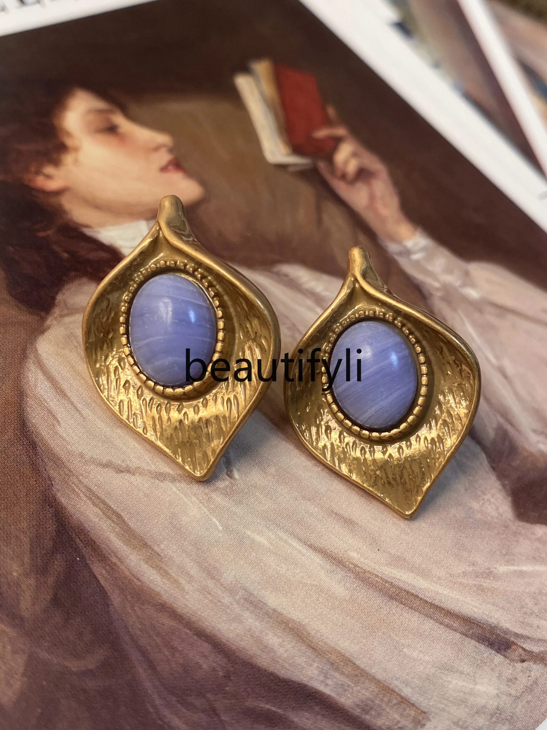 

Natural stone earrings European antique style ginkgo biloba retro medieval stud earrings