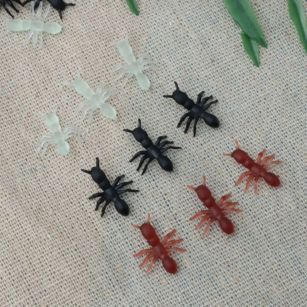 

100Pcs Halloween Simulation Ants Realistic Plastic Fake Ants for Prank Scare Decor Lightweight Reusable Spooky Party Decoration