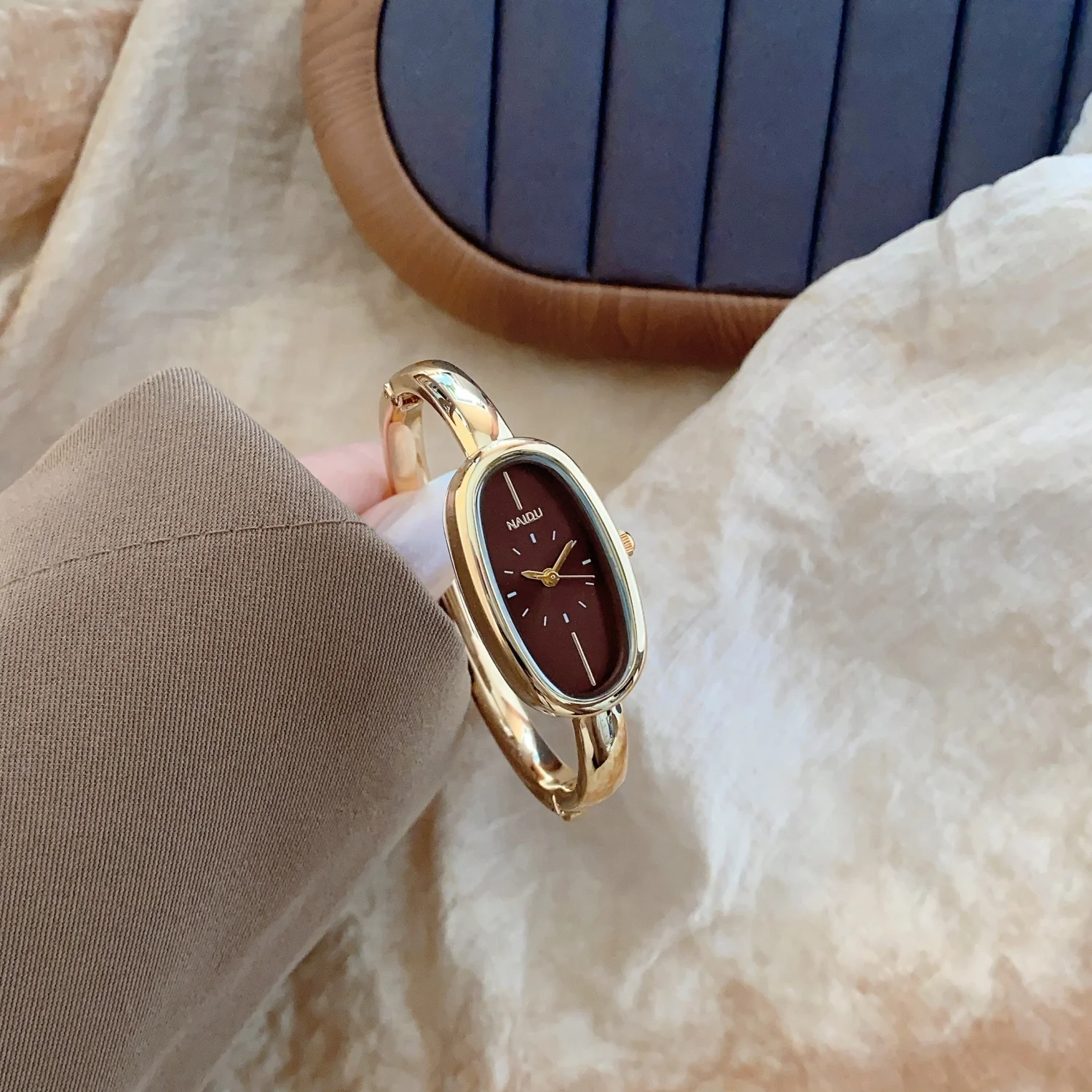 

Fashion Women's Gold Bracelet Watch Dress Clock Ladies Girl Gift Wristwatches Simple Scale Oval Dial Watches Relogio Feminino