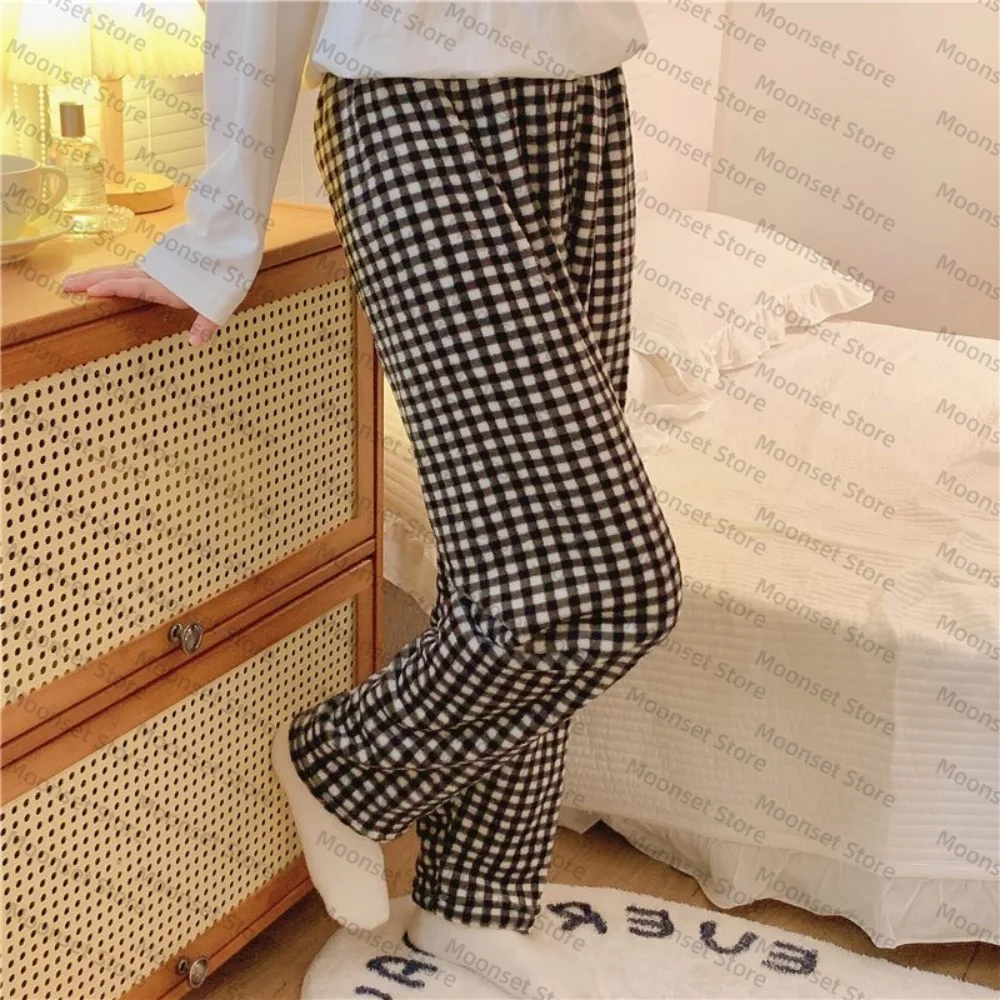 بنطلون بيجامة للنساء شتاء 2026 نمط جديد سروال منزلي بسيط من الفلانيل مريح يمكن ارتداؤه في الخارج