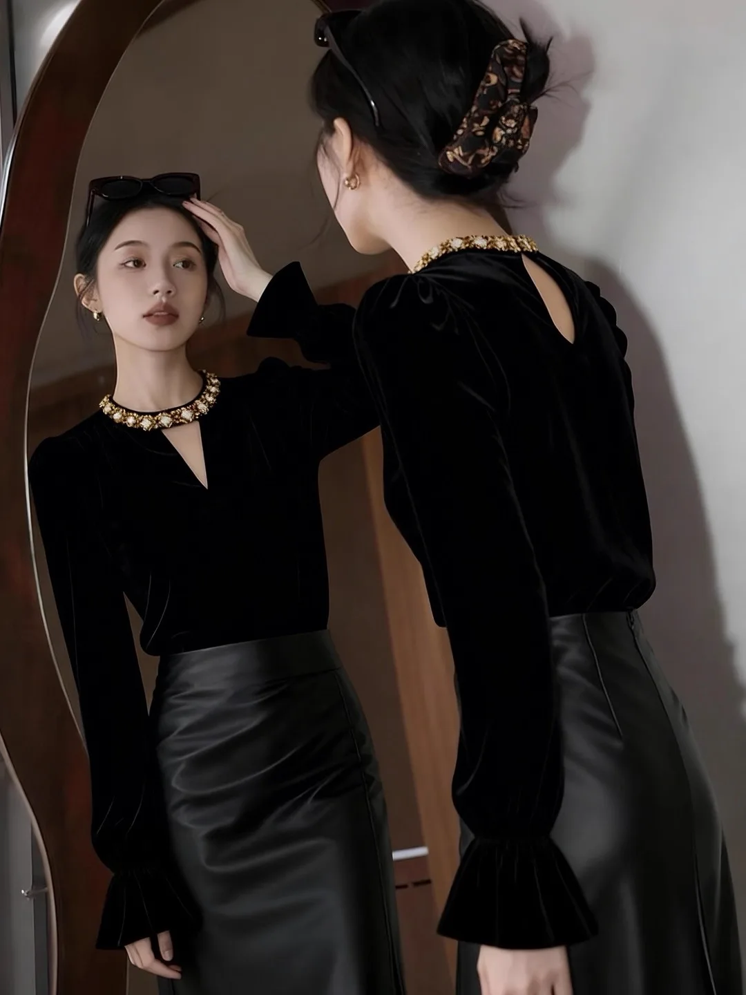 

Женский облегающий топ с длинным рукавом и V-образным вырезом, украшенный бархатной цепочкой с бриллиантовым декором, в корейском стиле, для повседневной носки