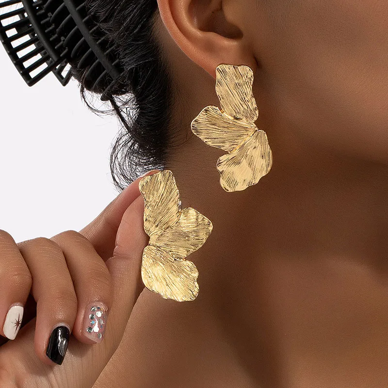 Vintage Metal Flower Post Earrings For Women Large Gold Color Textured Petal Party Accessories Fashion Jewelry Gift