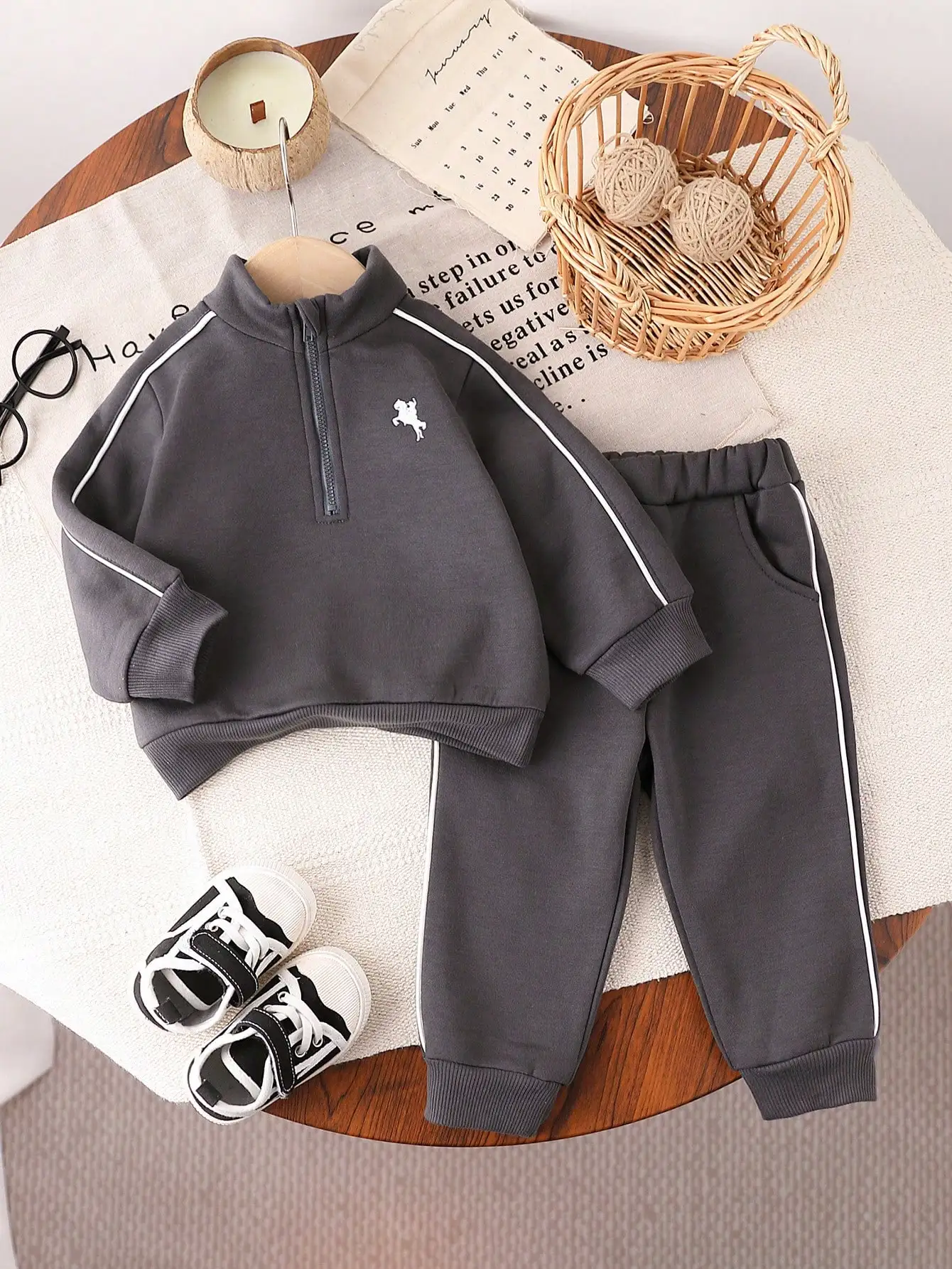 

Spring And Autumn Baby Boy Hoodie, Tapered Sweatpants Set, Outdoor Sports And Casual Style 2-Piece Set