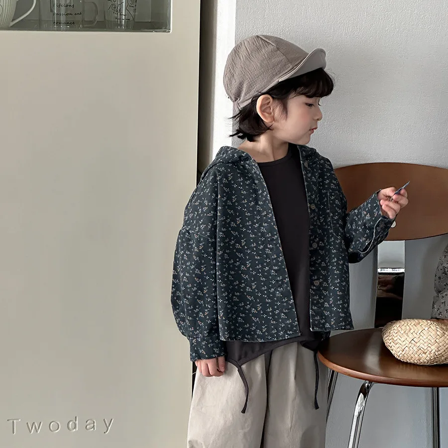 

Детская весенняя куртка с цветочным принтом и капюшоном 2026 года для мальчиков и девочек, винтажный кардиган-куртка в стиле Baby Forest