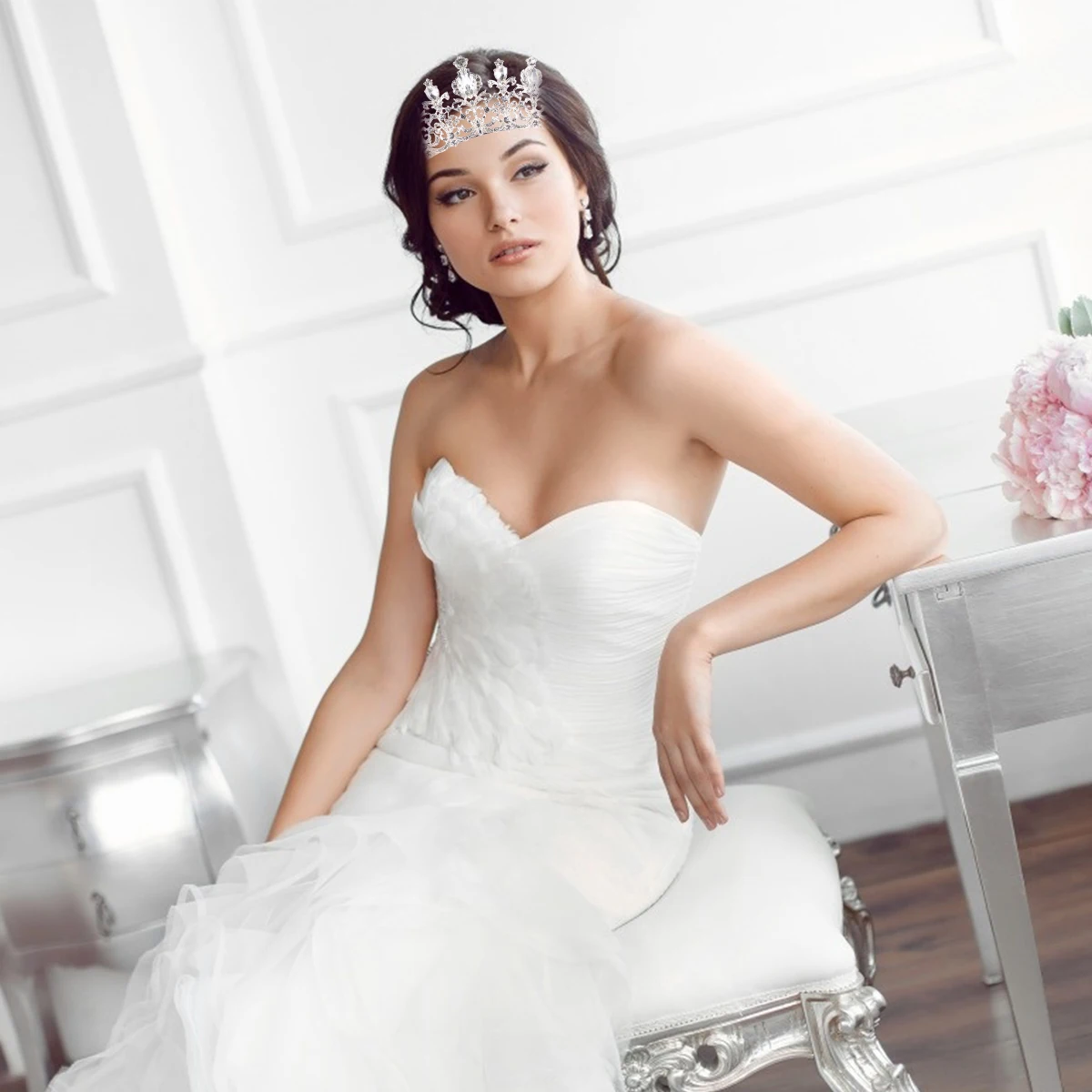 

Chic Vintage Rhinestone Wedding Headdress For Women Halloween Costume Party Headwear Glitter Crown Headpiece Bridal Tiara