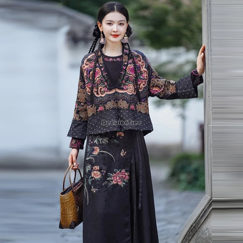 

2024 chinese national style elegant embroidery national style autumn short coat retro disc v-neck long sleeve loose blouse t001