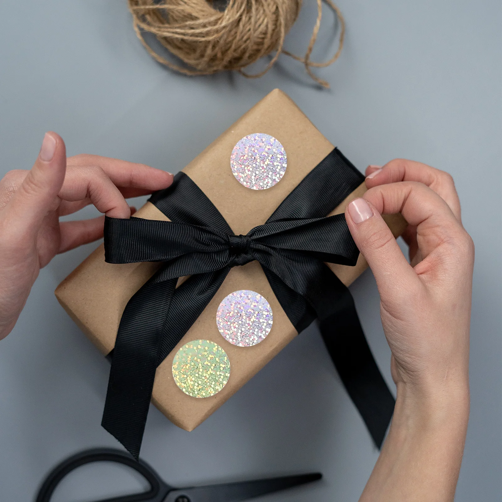 

500pcs 2 Rolls Dot Shaped Sequins Stickers For Packaging Sealing Gift Baking Decorative Label Household Multi-Function Adhesive