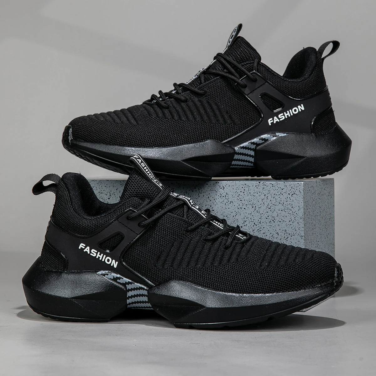 Hot Sale Running Shoes Men's Summer Sneakers Lightweight Breathable Black Mesh Sneakers Men Comfortable Sports Tennis Shoes 45