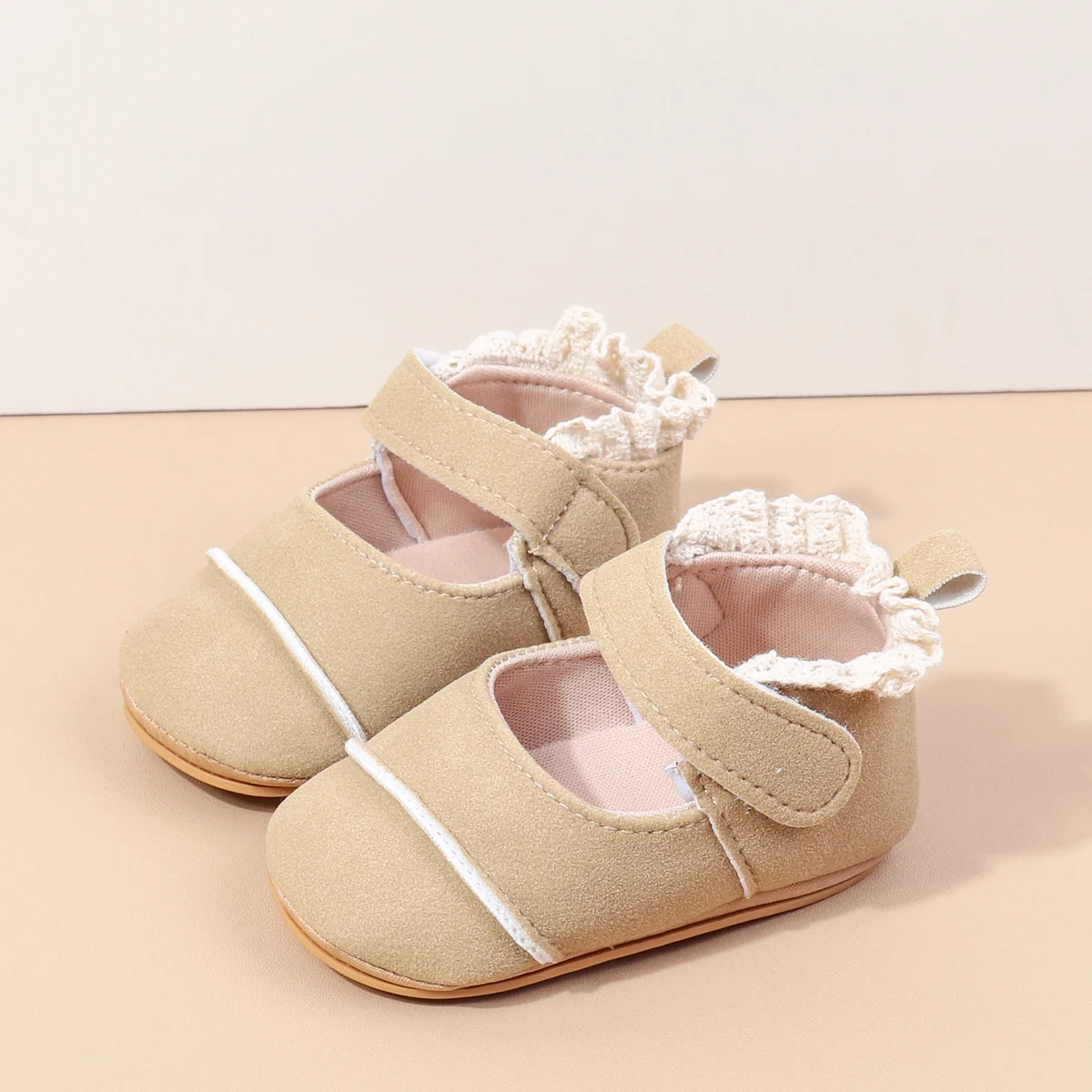 2025 Trendy Baby Girl Mary Janes Suole morbide antiscivolo Dettaglio in pizzo Ideali neonati ai primi camminatori 0-18M Scarpe da bambina per bambina