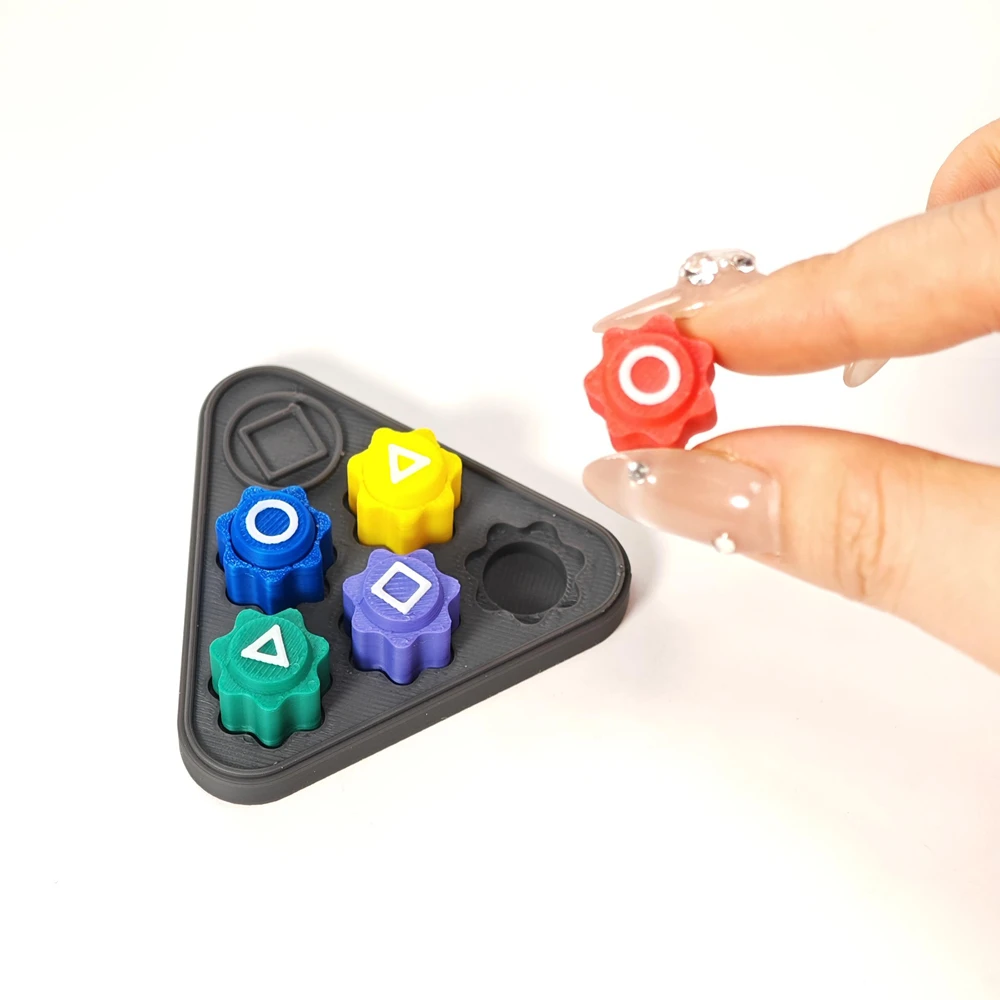 アニメのアクションフィギュア,パーティーアクセサリー,三角形の四角い円,韓国の映画ゲーム,カスタム,新しい,1セット,2025