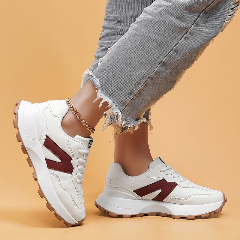 

2026 New women's Retro Chunky Sneakers Black White Platform Dad Shoes Non-Slip Breathable Casual Sports Shoes for Streetwear