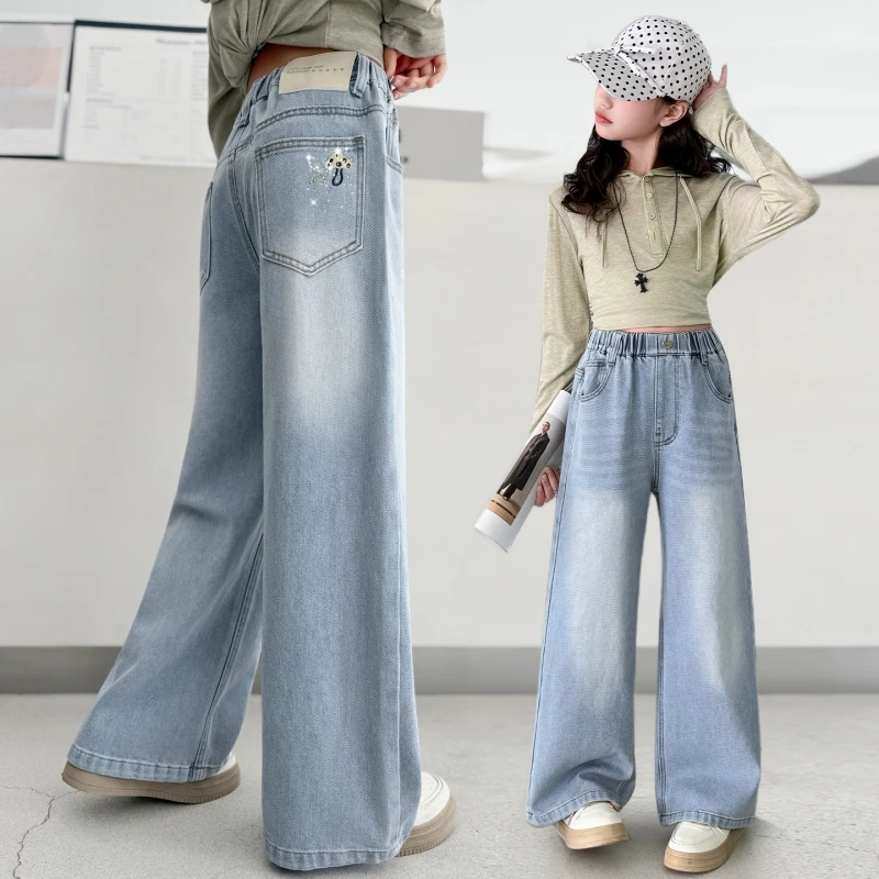 

Джинсы прямого кроя для девочек в винтажном стиле с вышивкой в виде грибов на задних карманах, новая весенняя коллекция 2026 года для девочек.