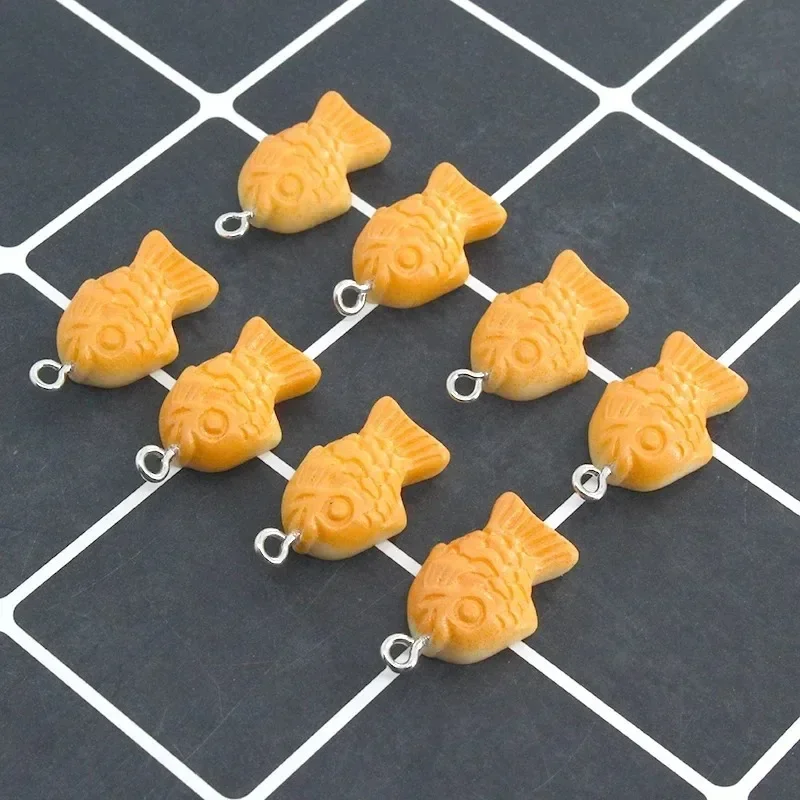 10 unidades/lote, colgantes de resina con motivos de comida estilo kawaii, imitación de peces y pasteles, con base plana, accesorios para la elaboración de joyas y manualidades.