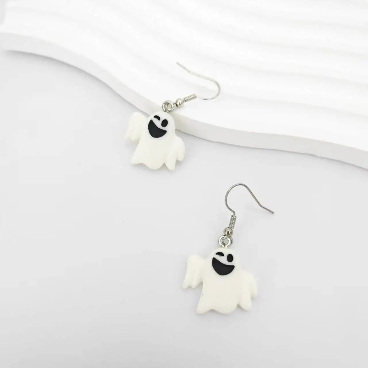 

Handmade Halloween Earrings Gifts Girls White Cute Ghost Funny Eardrop Women Holloween Party Jewelry Gifts