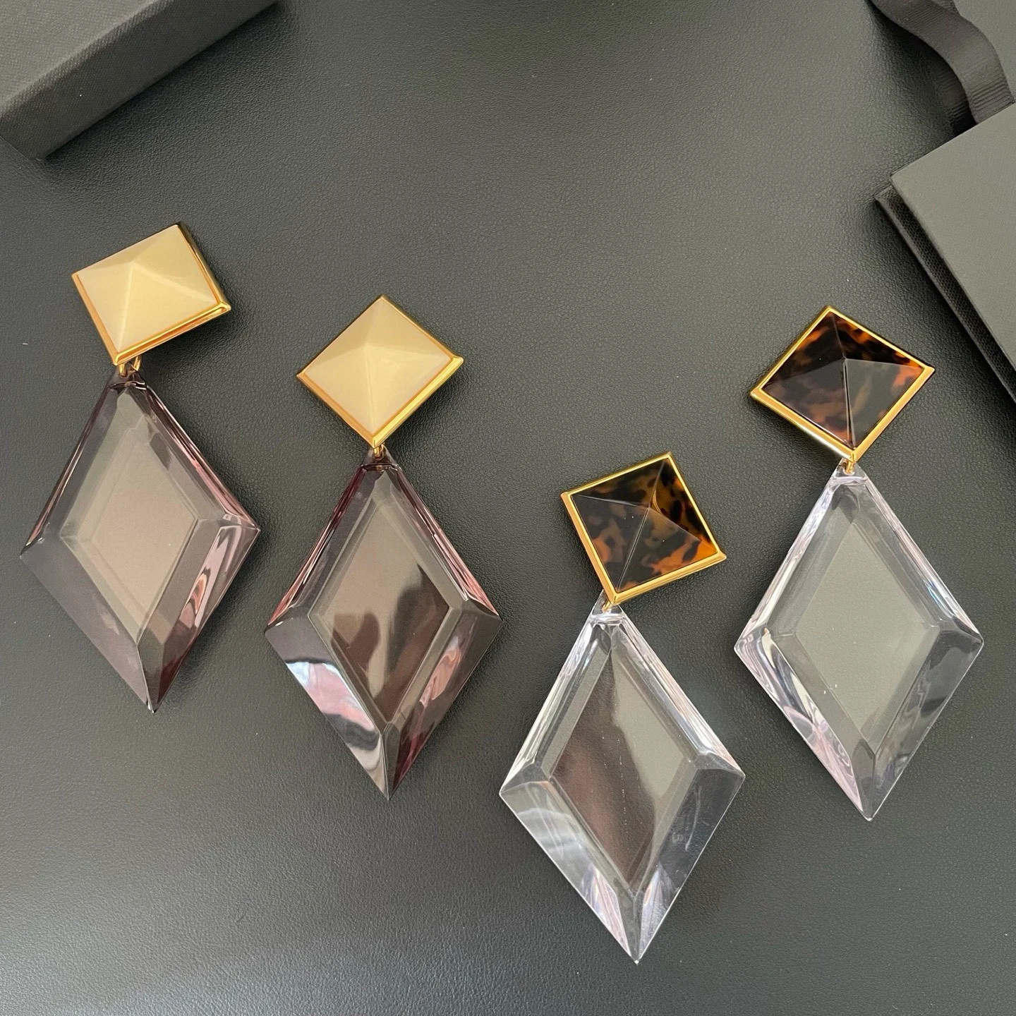 2026 Top Quality Resin Geometric Crystal Pendant Earrings Ear Clip Woman Europe Luxury Designer Jewelry Trend