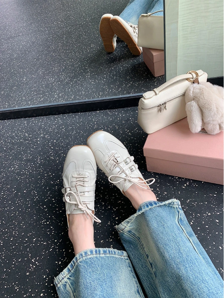 baskets-decontractees-en-cuir-a-bout-rond-style-ballet-patchwork-a-semelle-interieure-compensee-collection-printemps-2026