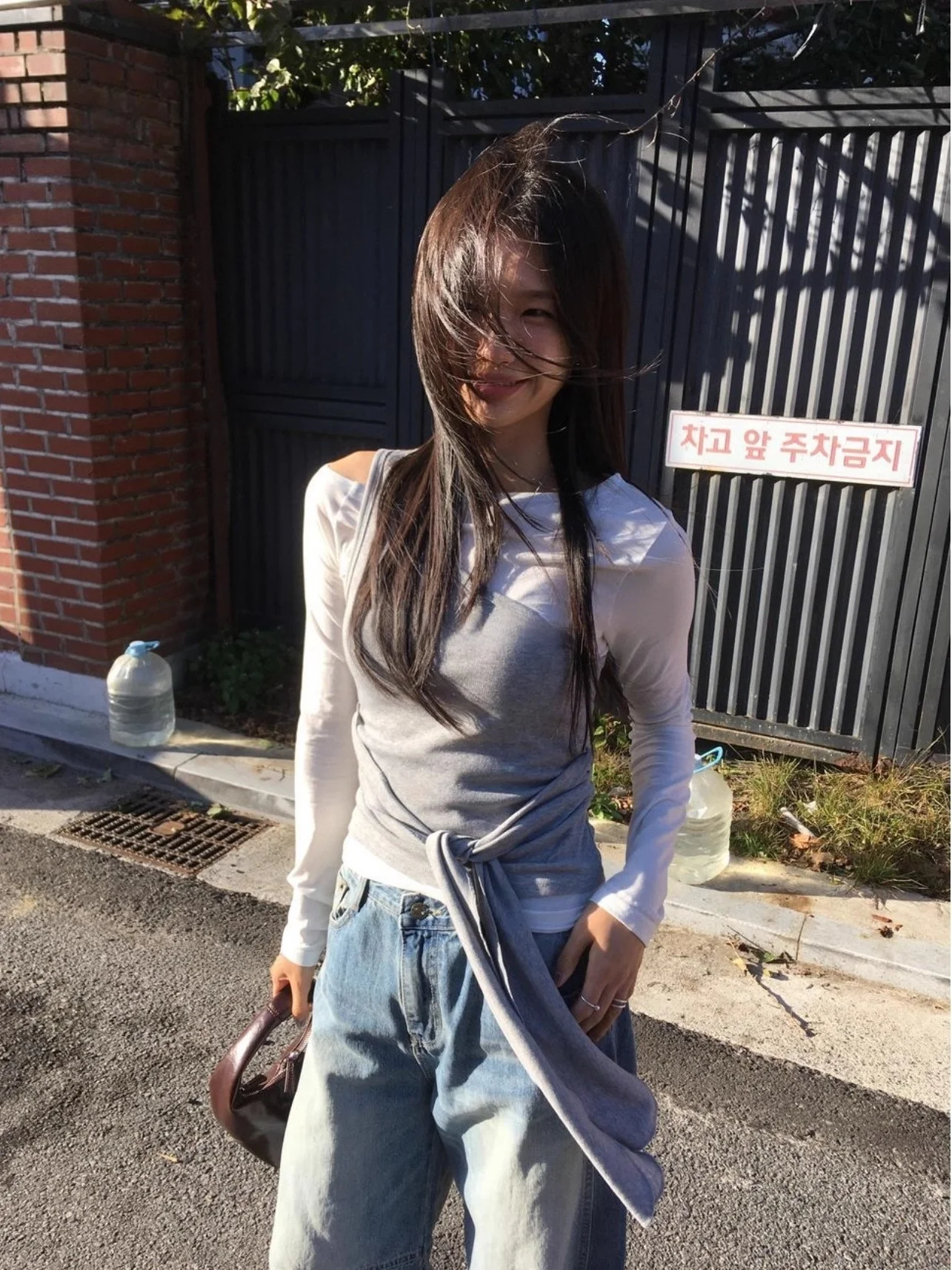 Unique SEI Korean Style Long Sleeve T-Shirt Shoulder Bared Knot Color Block Slimming Top for Women Autumn Winter Fashion