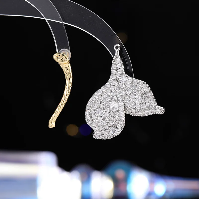 

Light luxury, high-end, niche and versatile earrings, silver needle earrings, zircon exquisite fishtail earrings