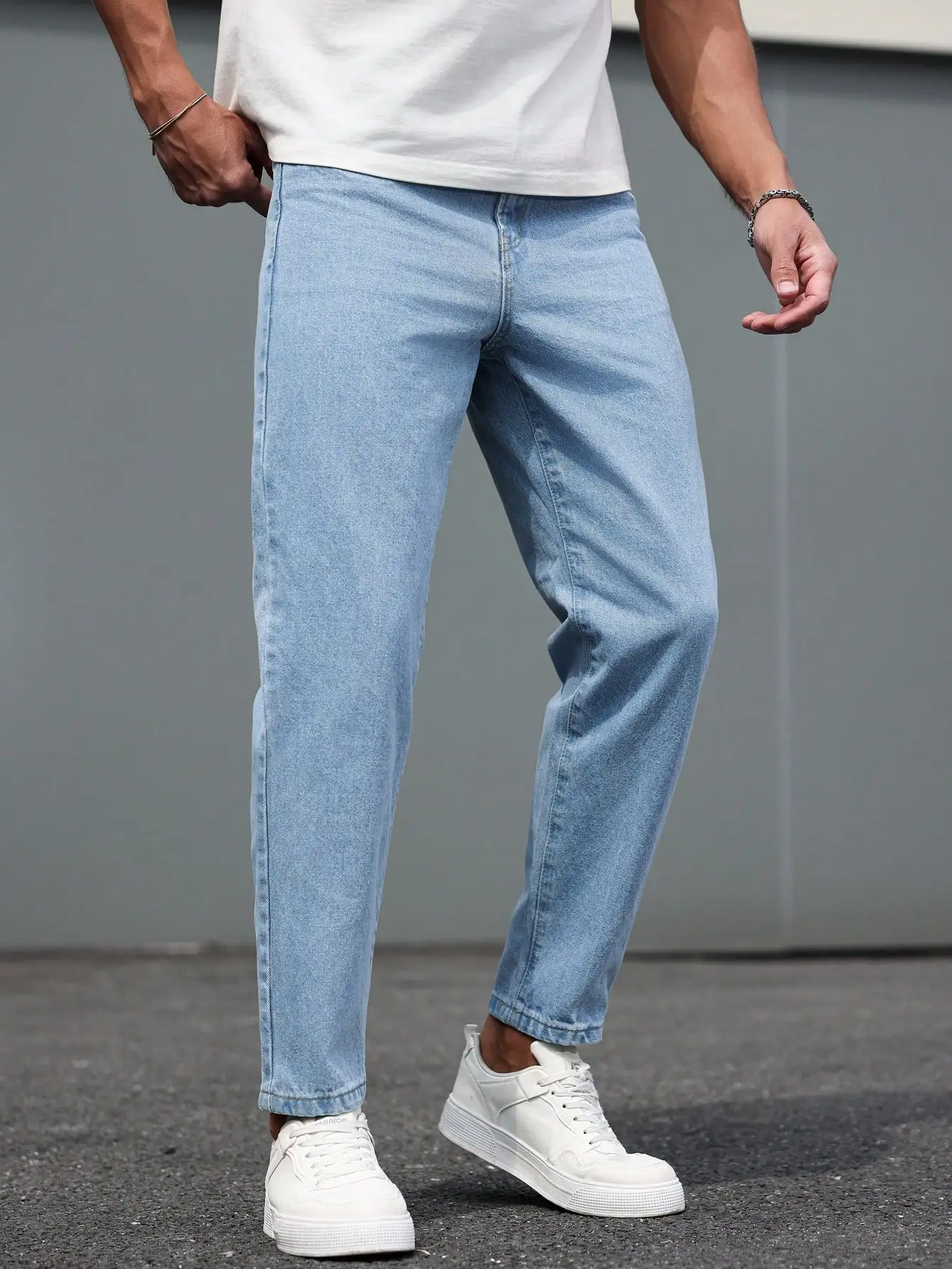 

GELITAYIN Men's Spring And Autumn Denim Long Pants. Light Blue Tapered Jeans. For Daily Casual Wear. Simple And Versatile 。