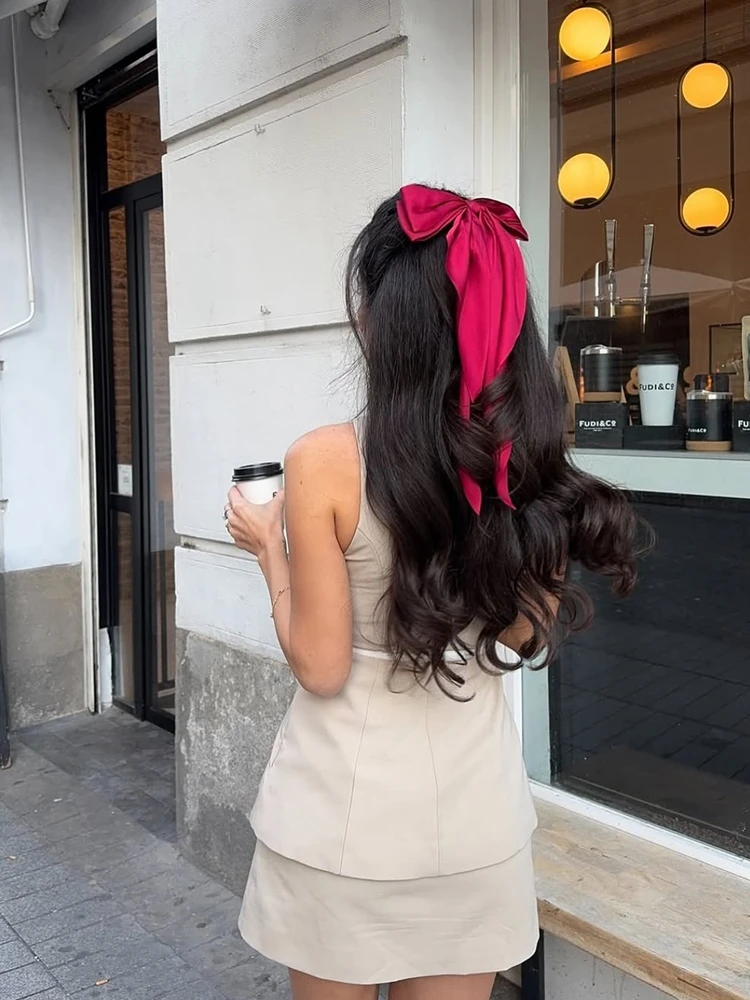 Vestido feminino bege sem mangas PB&ZA 2025 com cintura – definindo cinto branco e bolsos práticos para passeios elegantes