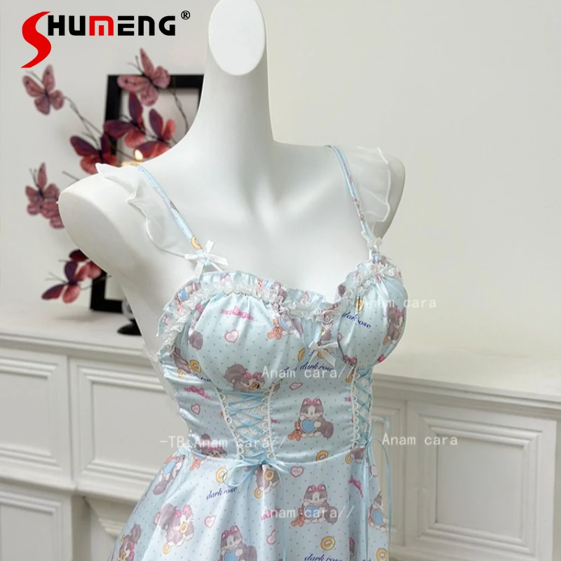 ชุดนอนลายดอกไม้หวานซึ้งพร้อมแผ่นรองหน้าอก ผ้าไหมซาตินเนื้อเย็น ชุดนอนเซ็กซี่ สไตล์บริสุทธิ์เย้ายวนใจสำหรับผู้หญิง