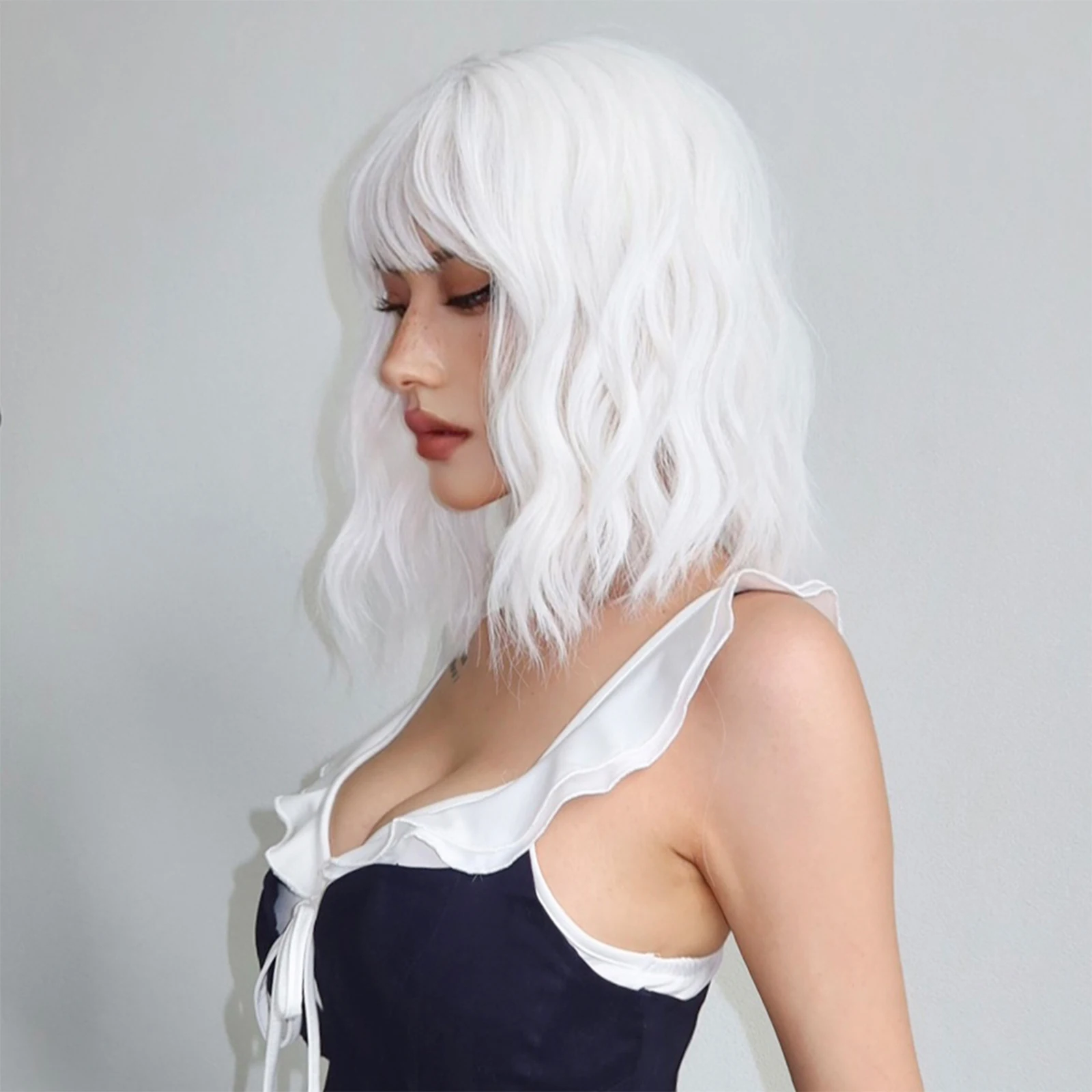 Short Wavy White Synthetic Wig for Women Helloween Cosplay Hair Bob Wigs With Bangs Lolita Party Heat Resistant Natural Wig image 3