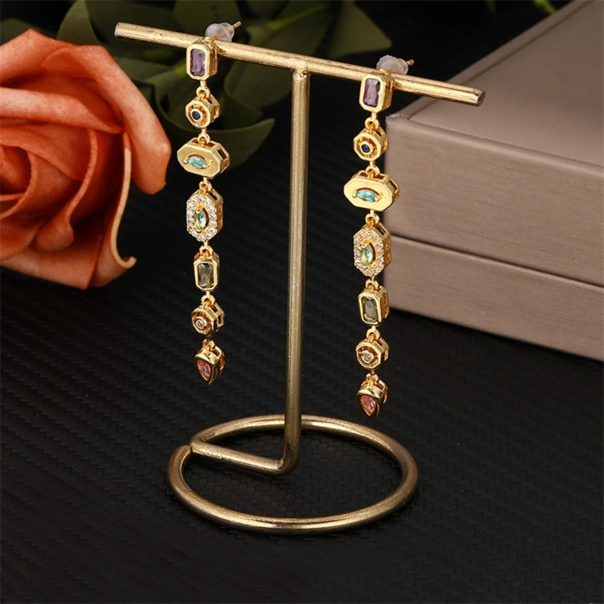 Buntes Zirkon-Schmuckset mit geometrischen Verbindungsstücken, Quastenanhänger, Halskette, Ohrringen und Armband für Damen und Herren, luxuriöses Edelstahl-Schmuckset – Detail 25
