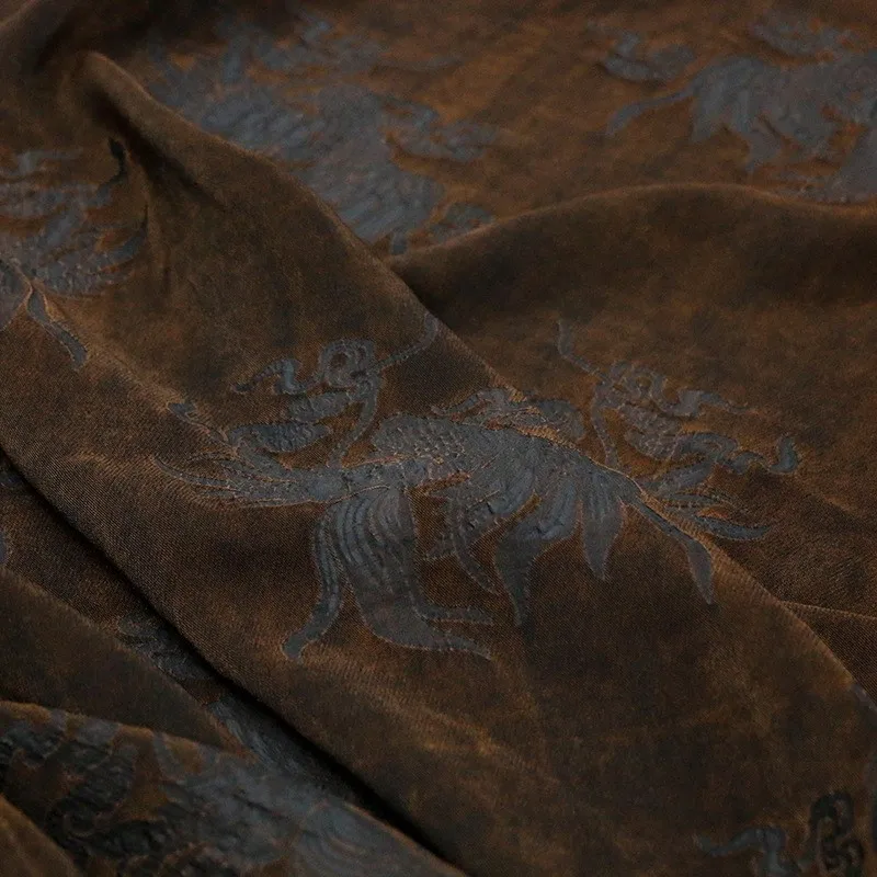Il tessuto crespo Kouller in seta jacquard con motivo alla carpa del patrimonio culturale intangibile e pesante è un designer per l'abbigliamento