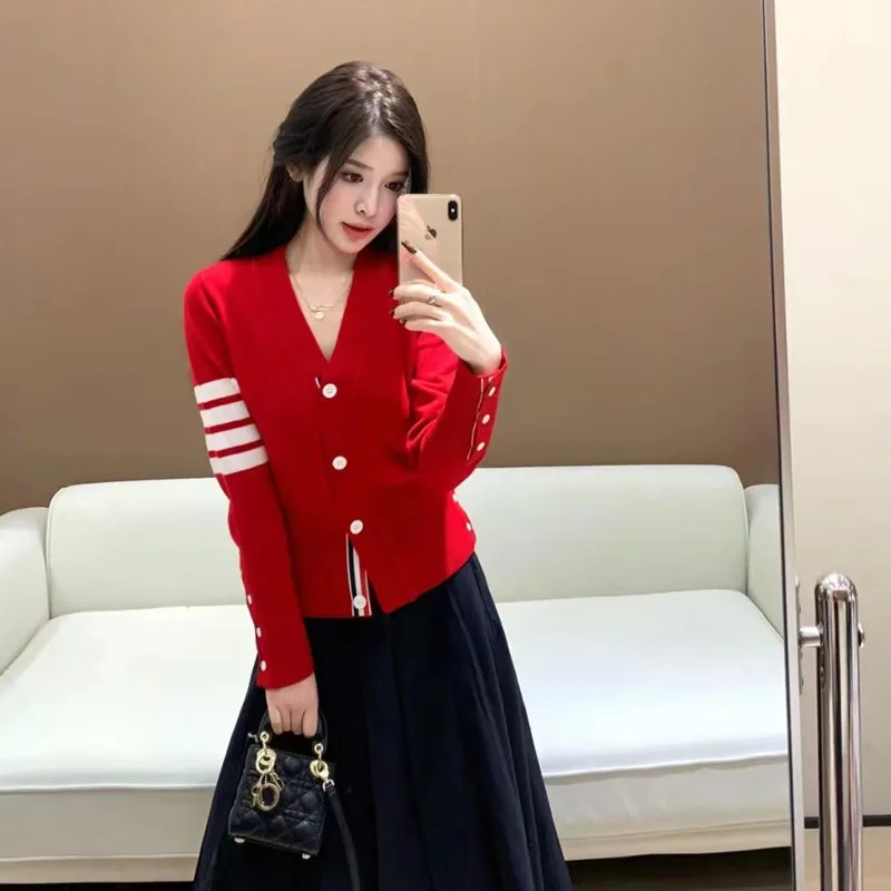 

Red Knitted Slim Fit Ladies Cardigan Woolen Top Classic Four Bar New Style Four Button Precision Simulation Cashmere Open Car...