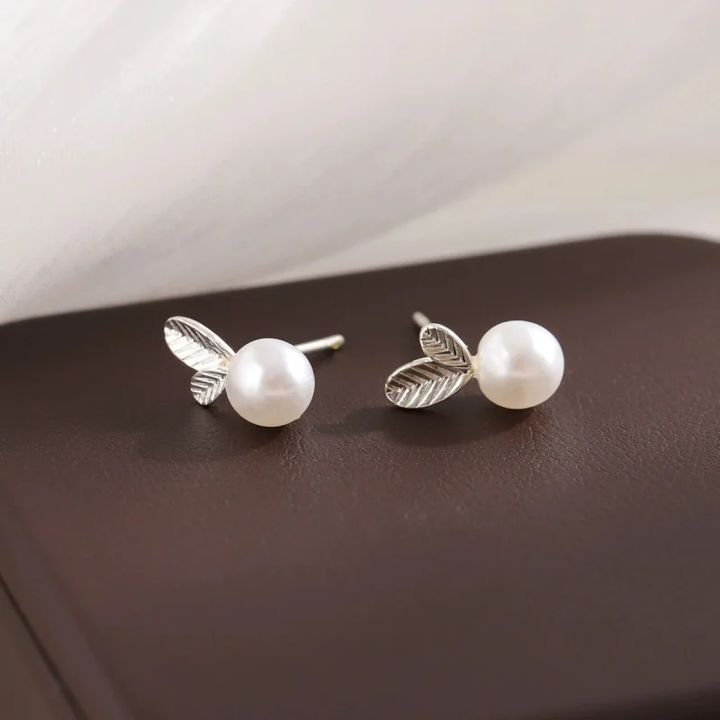 Uini Tail hot selling new 925 sterling silver fashionable sweet leaf pearl earrings simple personality high-quality accessories