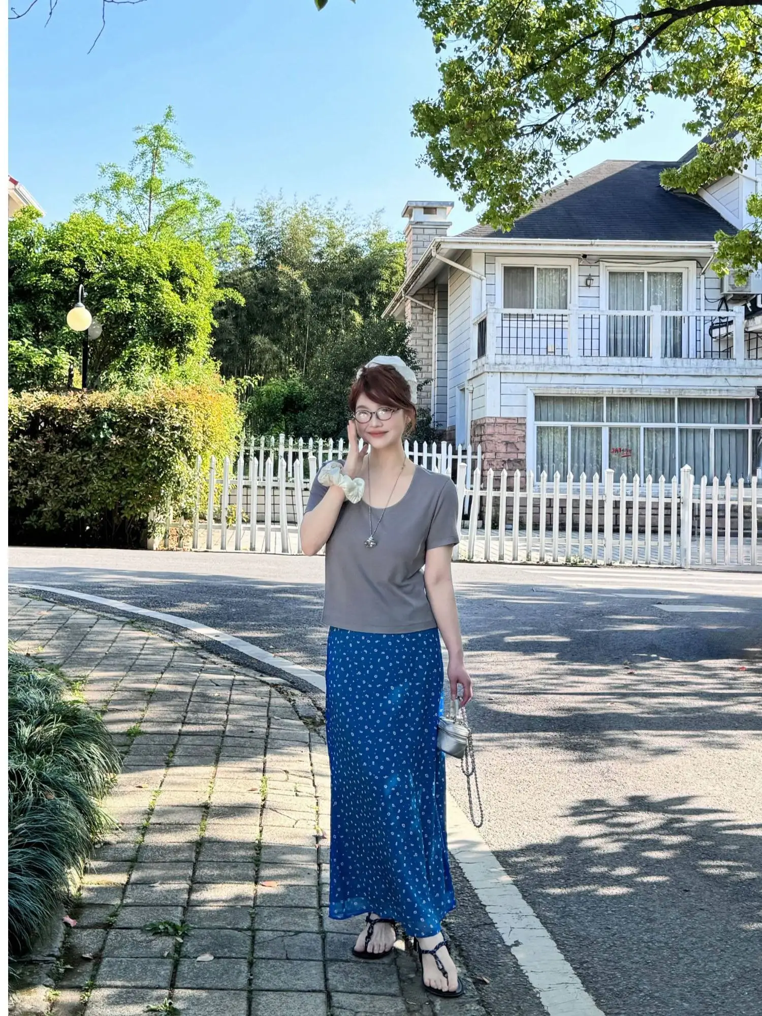 

Удобная однотонная свободная футболка с коротким рукавом и U-образным вырезом, базовая модель DNA JINGU, женская модная повседневная верхняя одежда