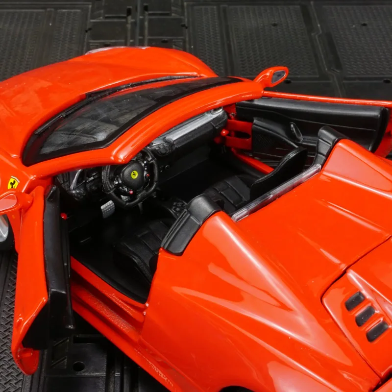 Bburago 1:24 gesimuleerde Ferrari 458 Spider legering converteerbare supercar model autodeur kan worden geopend rijke details, vakmanschap