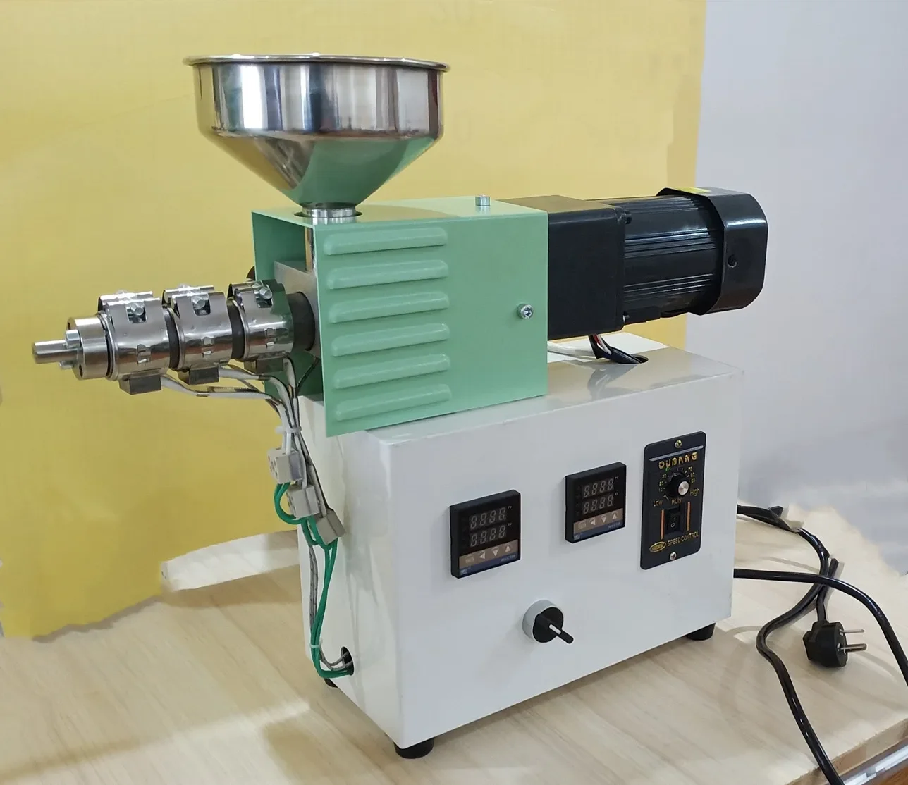 XINYU Small Plastic Production Line Desktop Screw Extruder Wire Extruder Mini Injection Molding Machine