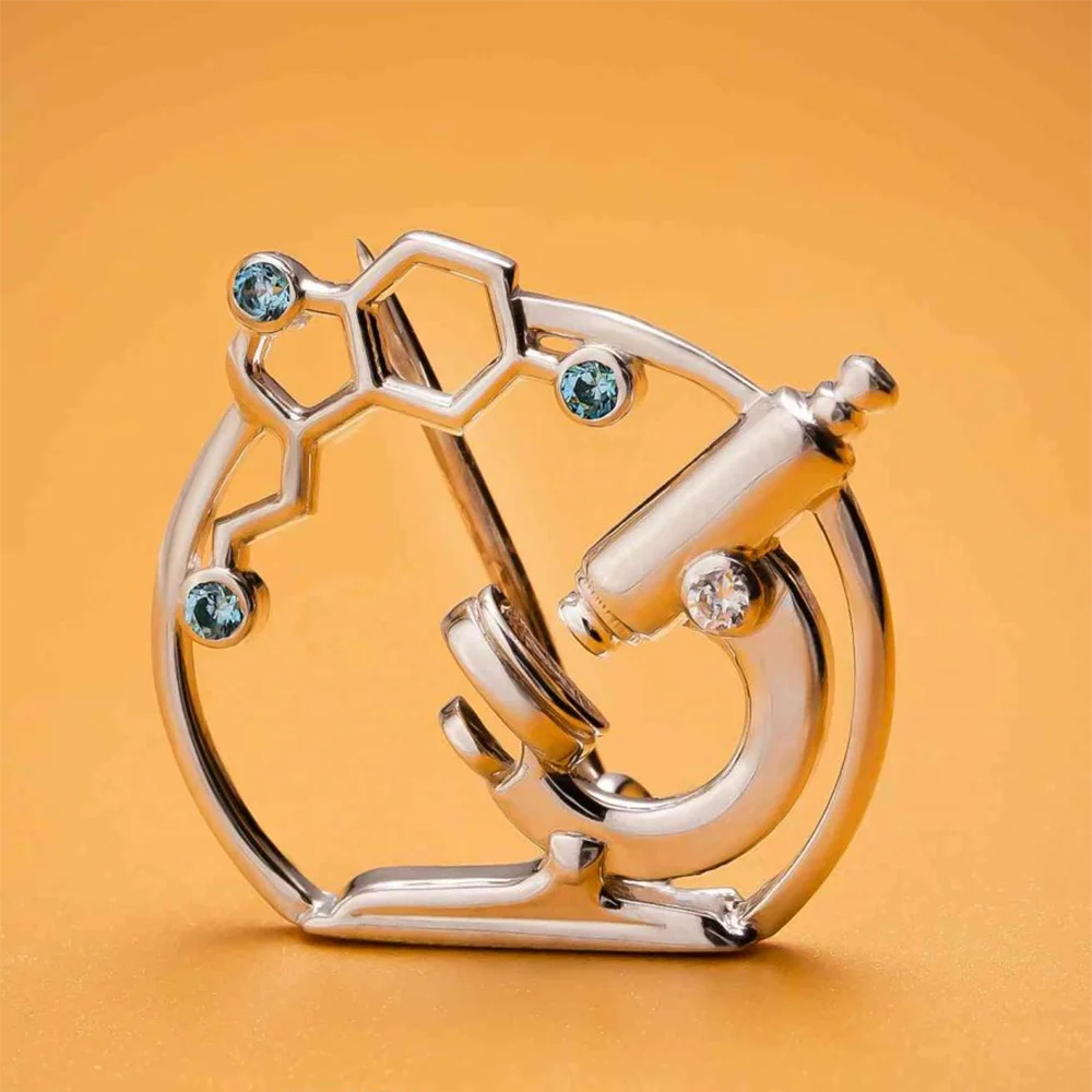 Hanreshe Medical Charm Microscope Molecule Brooch Pin Inlaid Crystal Lapel Badge Scientific Jewelry for Doctor Nurse Student