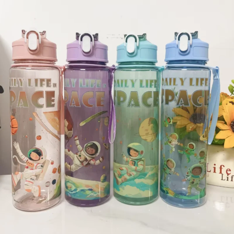 Moda 750ml Astronauta Tema Tazza d'acqua Cartone animato con cordino Tazza di paglia di plastica con cannuccia Bicchiere di plastica per bambini