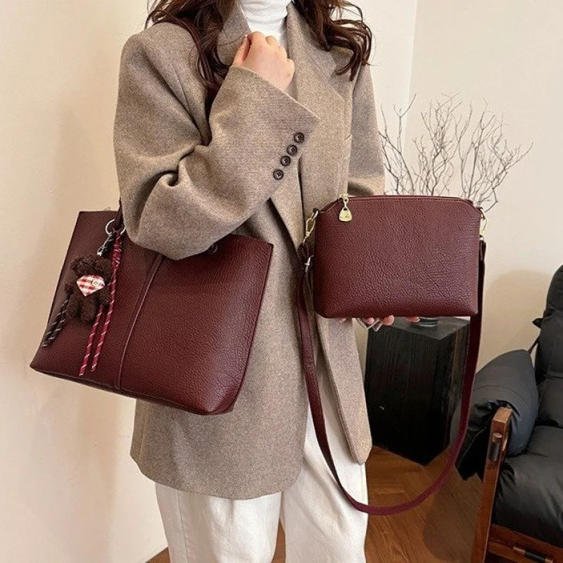 

Элегантная вечерняя женская сумка с украшением и роскошной кожей для особых случаев