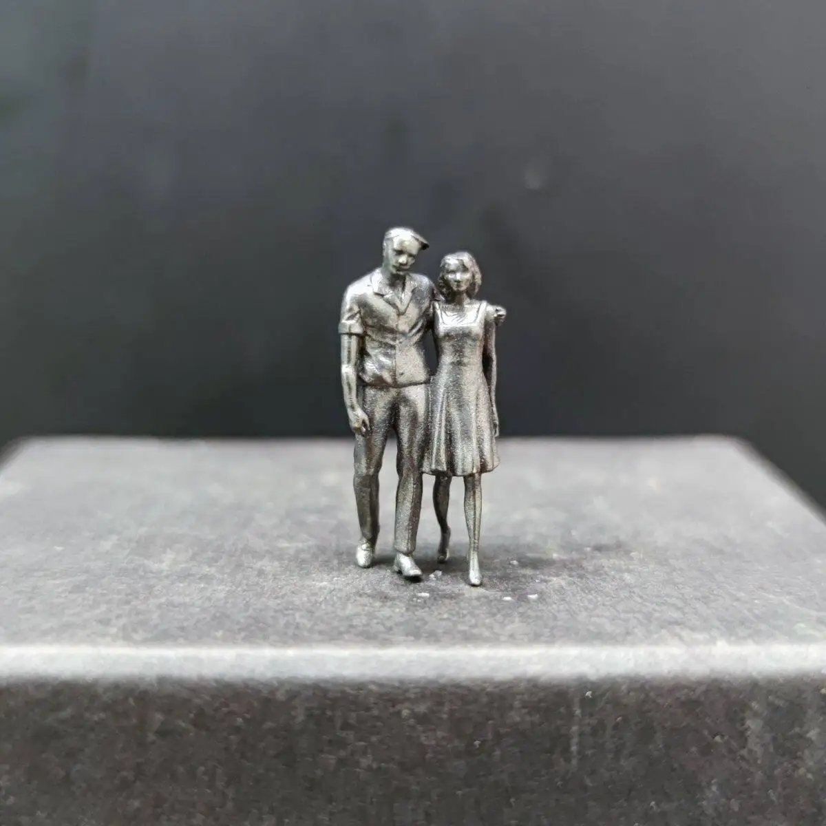 

Antique copper miniature couple figure statues simulation ornaments micro landscaping exquisite handicrafts