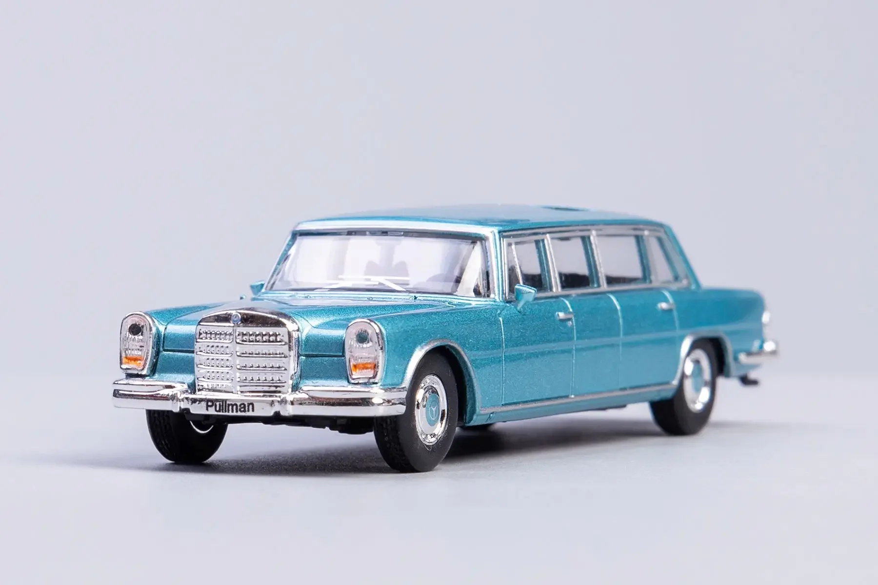 DCT 1/64 Mercedes-Benz Pullman 600 (W100) LWB Limuzyna Samochód Odlew Metalowy Model Auta Zabawki Prezent Świąteczny dla Dzieci Chłopców