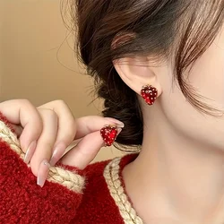 Exquisite Cute Red Strawberry Earrings for Women Sweet Personality Creative Simple Design Fruit Jewelry Girls' Party Gifts