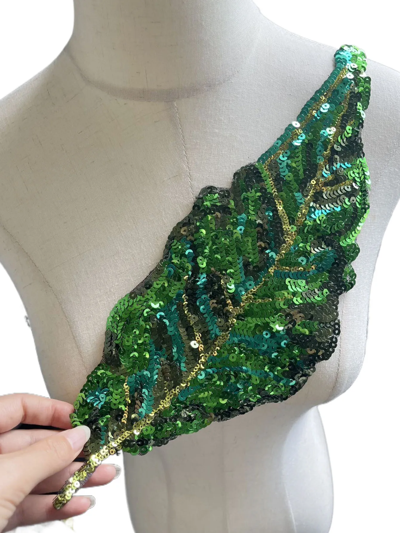 1 Piece Embroidered Sequins Green Leaf Applique Fashion Decoration For Summer Clothes Sew On Patch for Clothing DIY