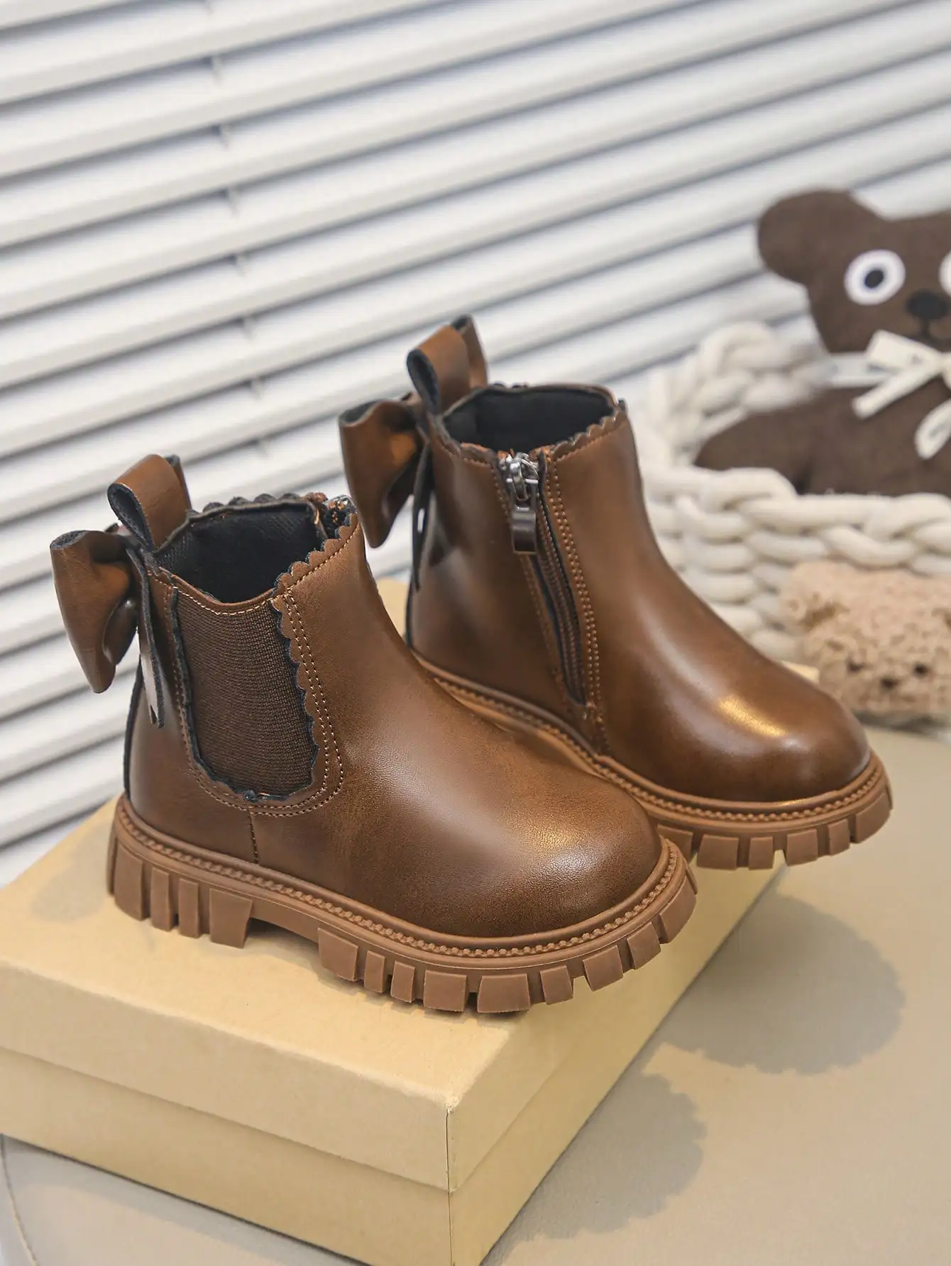 1 Pair Kids Fashion New Girls Boots, PU Material, Inner Zipper, Elastic Opening, Easy To Wear, Hand-Made Flower Petal Bow Decor, Non-Slip Soft Wear-Resistant Sole, Short Chelsea Boots, Suitable For School, Outdoor, Home, Spring, Summer, Autumn,
